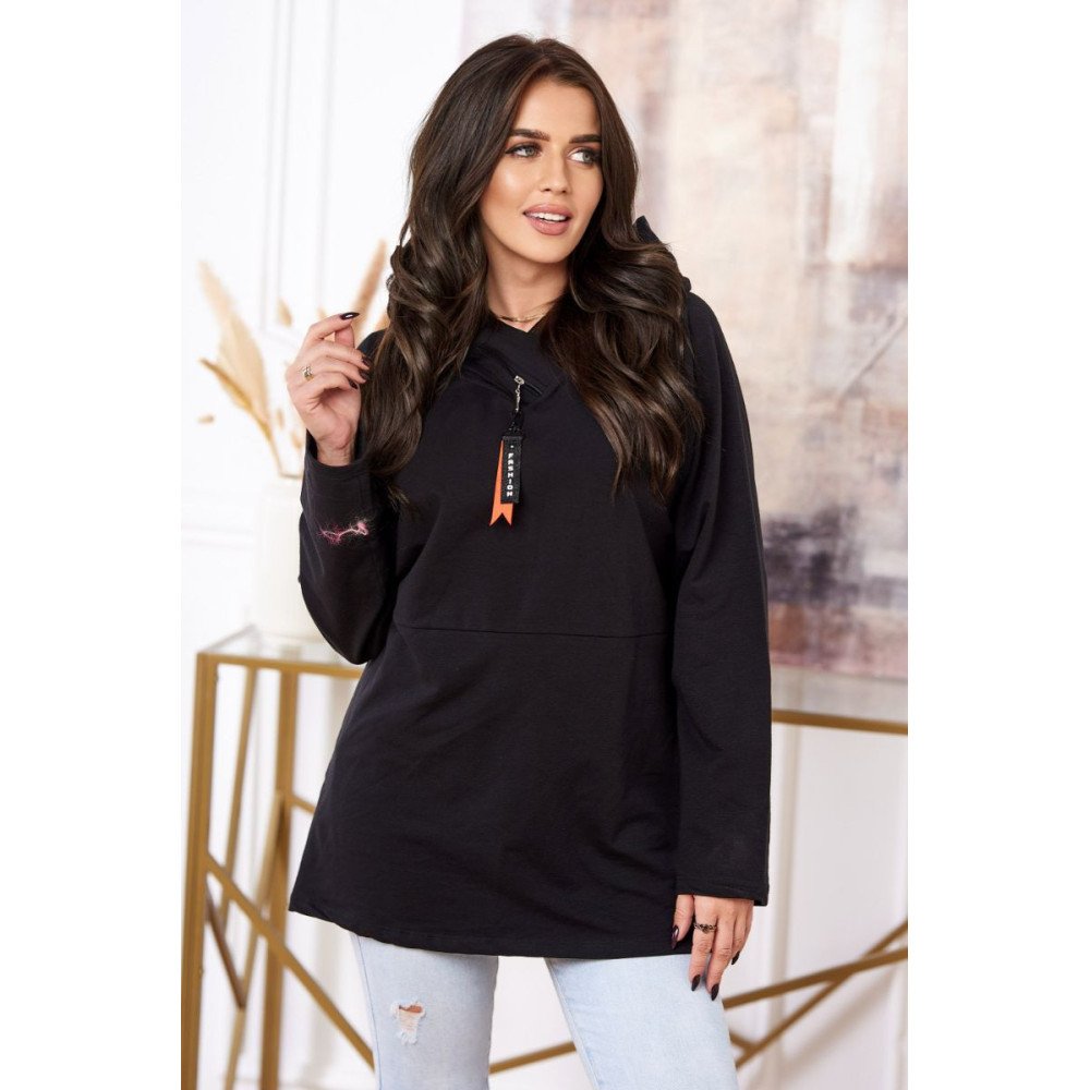 Juoda oversize tunika su gobtuvu nuotrauka Juoda oversize tunika su gobtuvu nuotrauka