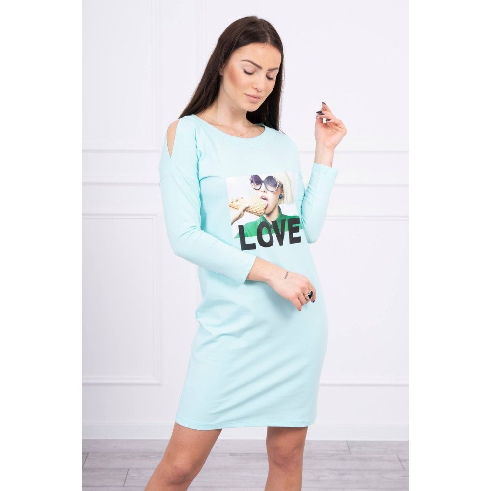 Mėtinės spalvos suknelė su "LOVE" nuotrauka